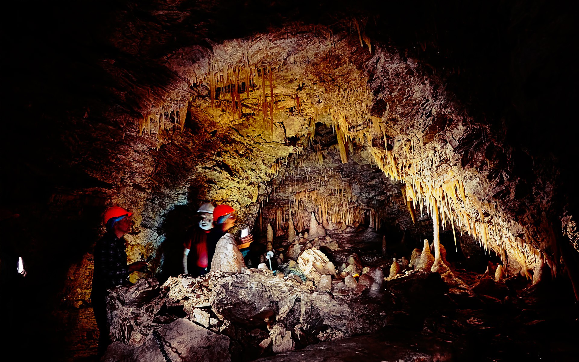 caves-kaikoura-cave-tour-03